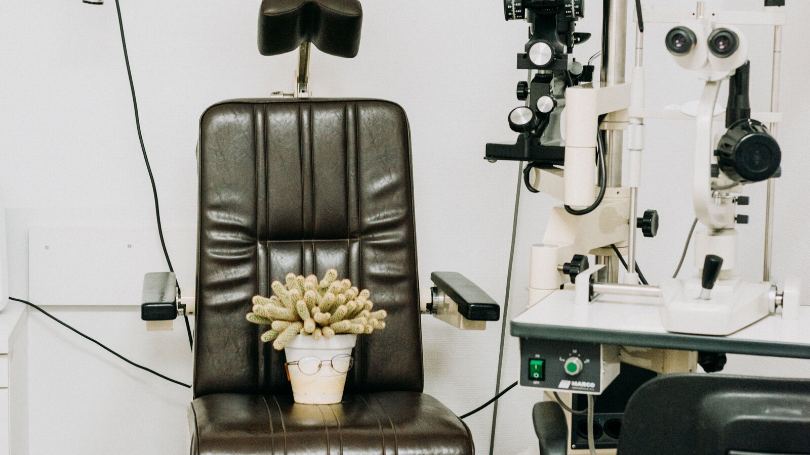 Retinal scanning equipment in the test room